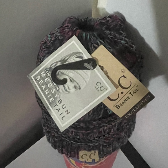 CC Kids Girl's Beanie Tail Messy Bun Ponytail Hole Stretch Knit Hat - Picture 1 of 4